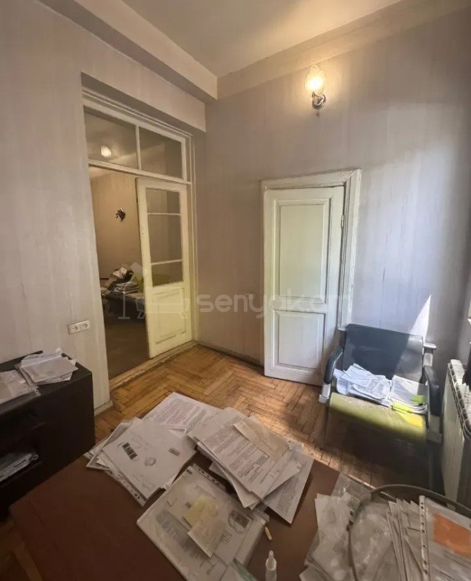 3 Սենյականոց Բնակարան Քարե Շենքում, 80քմ, 2/5 հարկ, Պետական Վիճակում