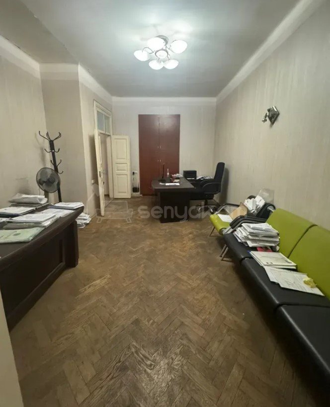 3 Սենյականոց Բնակարան Քարե Շենքում, 80քմ, 2/5 հարկ, Պետական Վիճակում