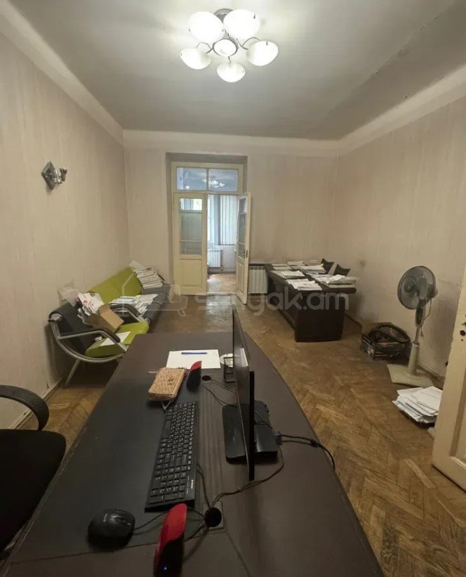 3 Սենյականոց Բնակարան Քարե Շենքում, 80քմ, 2/5 հարկ, Պետական Վիճակում