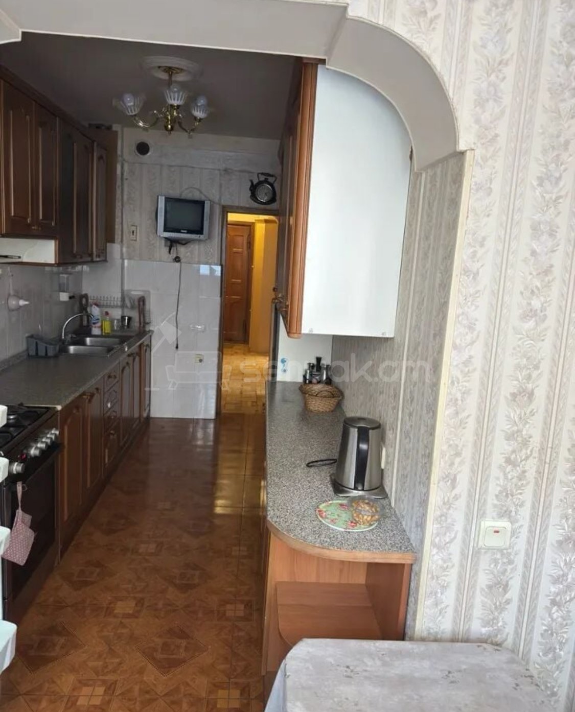 3 Սենյականոց Բնակարան, 85քմ, 4/9 հարկ, Նորմալ Վիճակում, Կահավորված