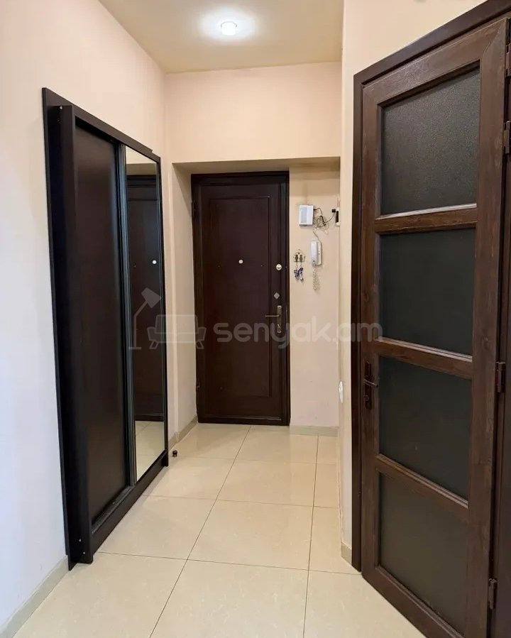 4 Սենյականոց Բնակարան Քարե Շենքում, 100քմ, 3/4 հարկ, Կապիտալ Վերանորոգված