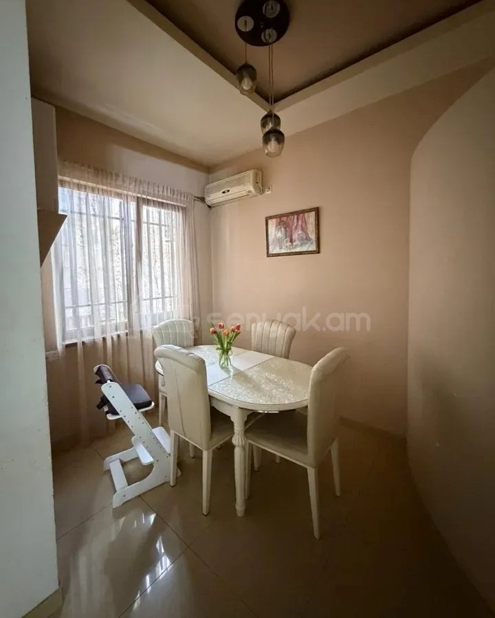 4 Սենյականոց Բնակարան Քարե Շենքում, 100քմ, 3/4 հարկ, Կապիտալ Վերանորոգված