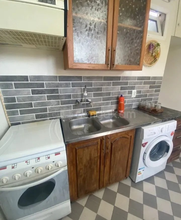 2 Սենյականոց Բնակարան Քարե Շենքում, 60քմ, 5/5 հարկ, Նորմալ Վիճակում, Կահավորված, Արևկող