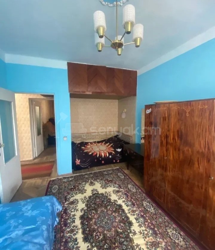 2 Սենյականոց Բնակարան Քարե Շենքում, 60քմ, 5/5 հարկ, Նորմալ Վիճակում, Կահավորված, Արևկող