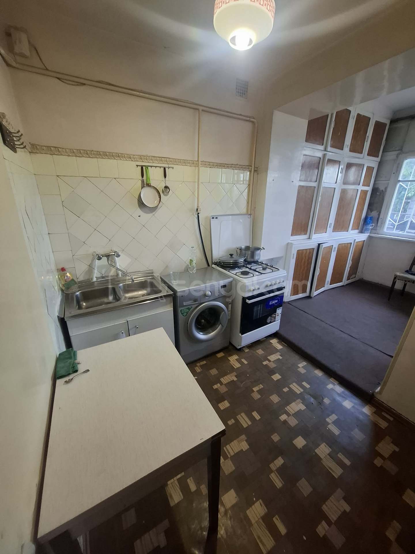 3 Սենյականոց Բնակարան Քարե Շենքում, 75քմ, 2/5 հարկ, Նորմալ Վիճակում, Կահավորված, Արևկող
