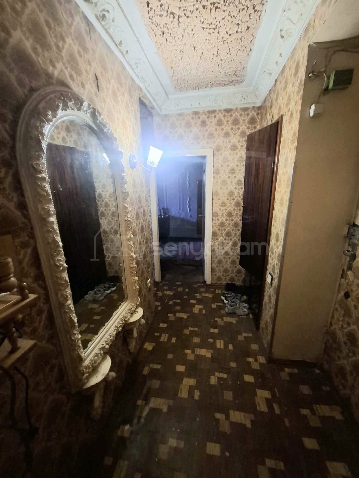3 Սենյականոց Բնակարան Քարե Շենքում, 75քմ, 2/5 հարկ, Նորմալ Վիճակում, Կահավորված, Արևկող