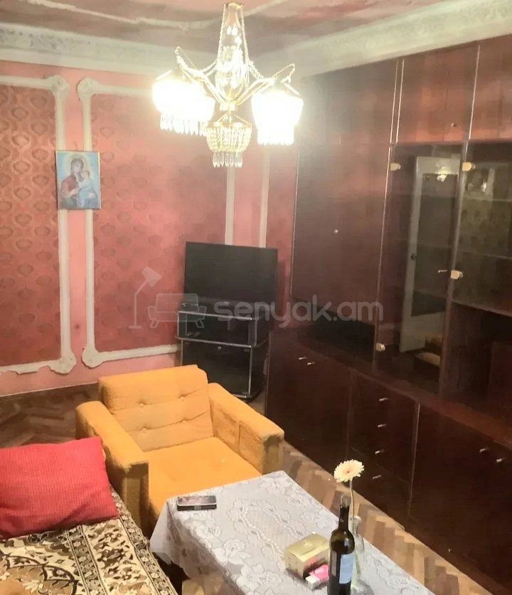 3 Սենյականոց Բնակարան Քարե Շենքում, 75քմ, 2/5 հարկ, Նորմալ Վիճակում, Կահավորված, Արևկող