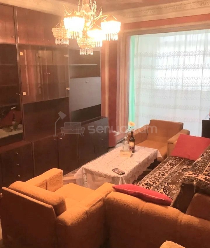 3 Սենյականոց Բնակարան Քարե Շենքում, 75քմ, 2/5 հարկ, Նորմալ Վիճակում, Կահավորված, Արևկող
