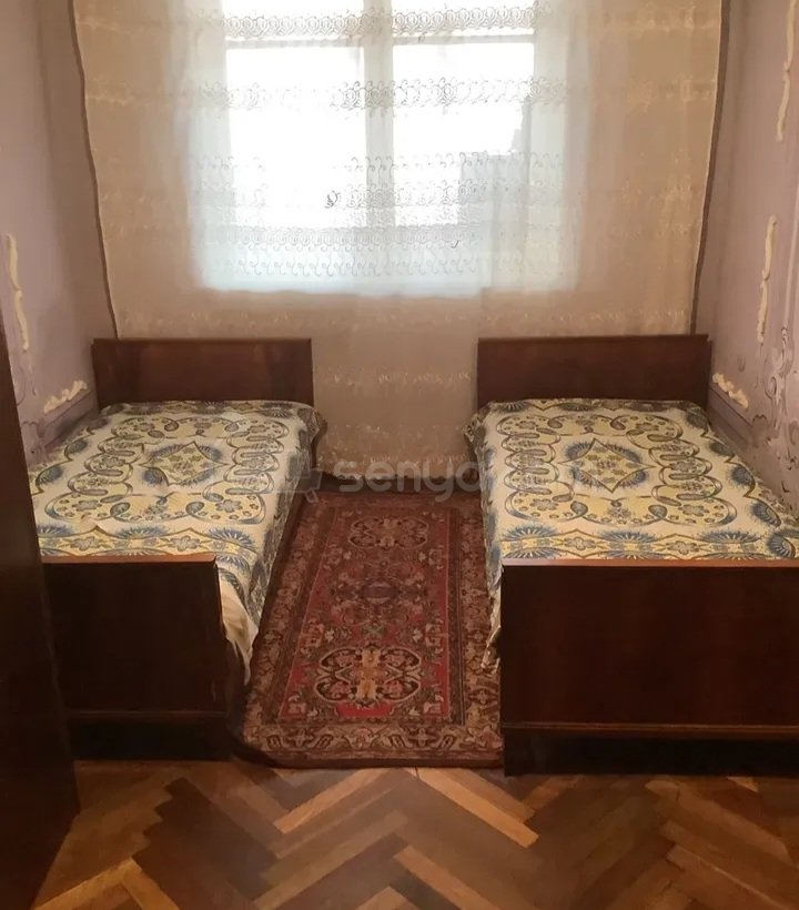 3 Սենյականոց Բնակարան Քարե Շենքում, 75քմ, 2/5 հարկ, Նորմալ Վիճակում, Կահավորված, Արևկող