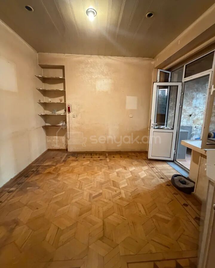 3 Սենյականոց Բնակարան Քարե Շենքում, 94քմ, 2/4 հարկ, Պետական Վիճակում