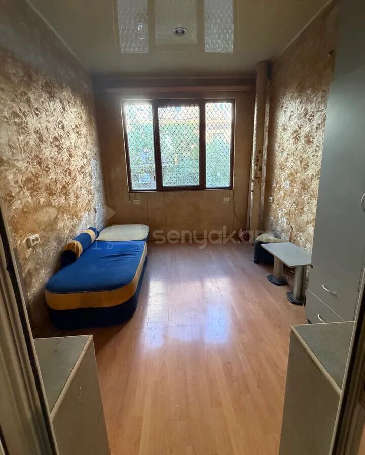3 Սենյականոց Բնակարան Քարե Շենքում, 94քմ, 2/4 հարկ, Պետական Վիճակում