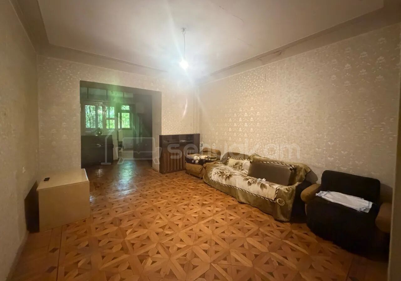 3 Սենյականոց Բնակարան Քարե Շենքում, 94քմ, 2/4 հարկ, Պետական Վիճակում