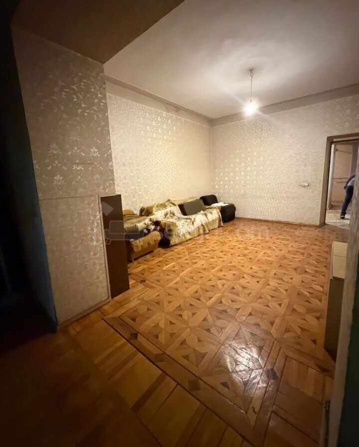 3 Սենյականոց Բնակարան Քարե Շենքում, 94քմ, 2/4 հարկ, Պետական Վիճակում