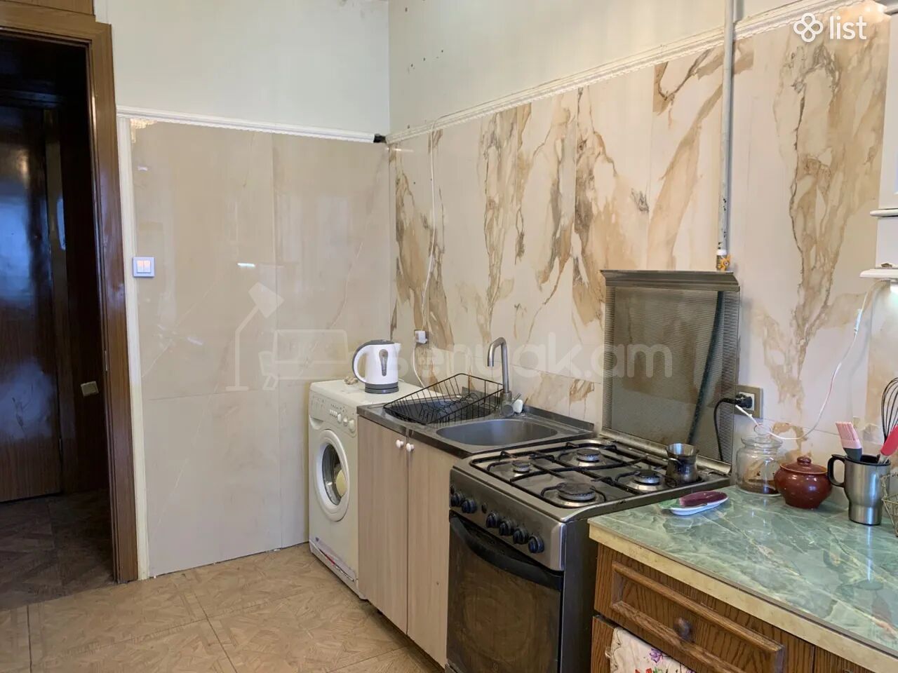 3 Սենյականոց Բնակարան Քարե Շենքում, 92քմ, 4/5 հարկ, Նորմալ Վիճակում