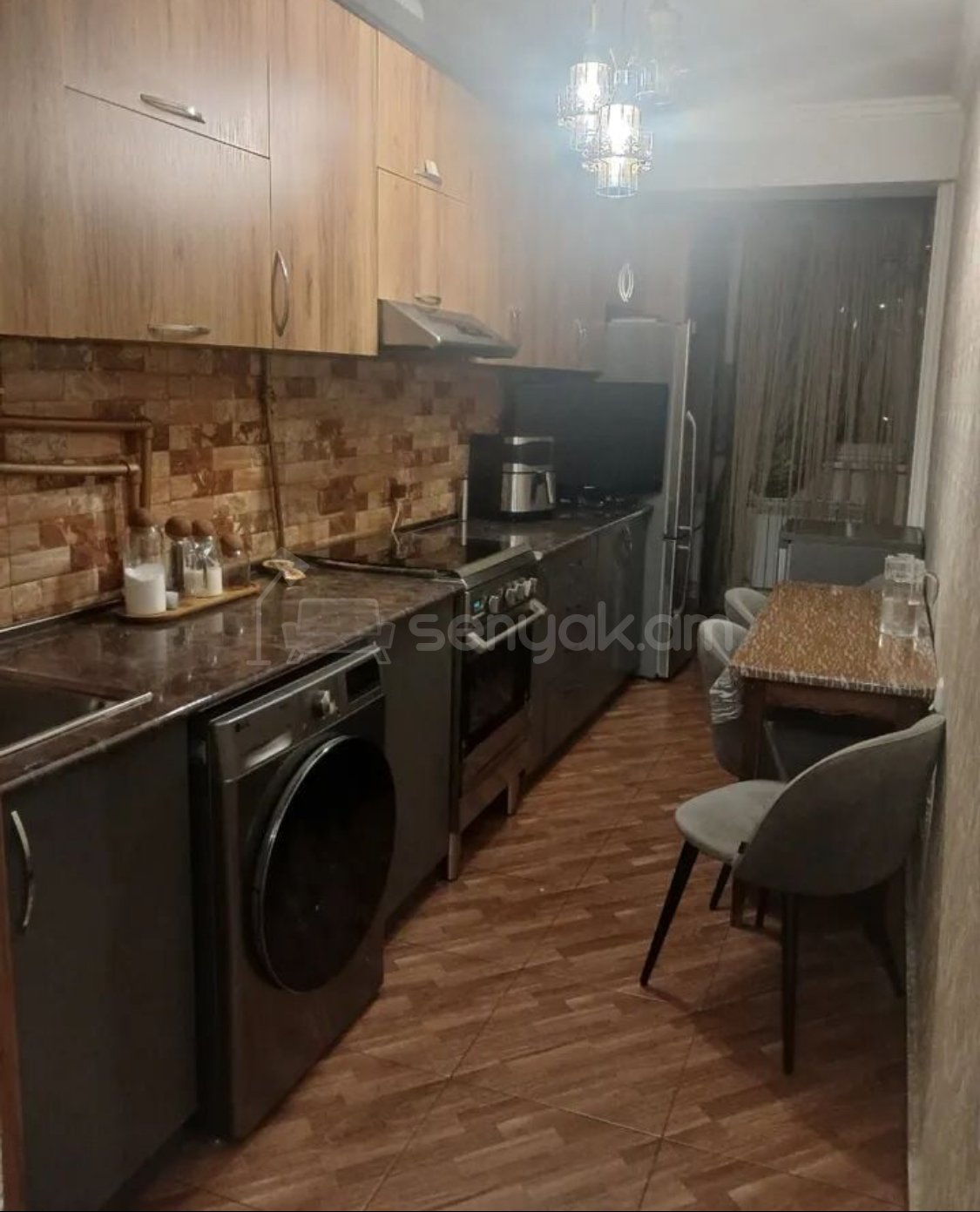 3 Սենյականոց Բնակարան Քարե Շենքում, 85քմ, 5/5 հարկ, Կապիտալ Վերանորոգված, Կահավորված