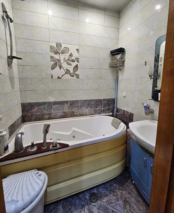 4 Սենյականոց Բնակարան Քարե Շենքում, 88քմ, 2/5 հարկ, Կապիտալ Վերանորոգված