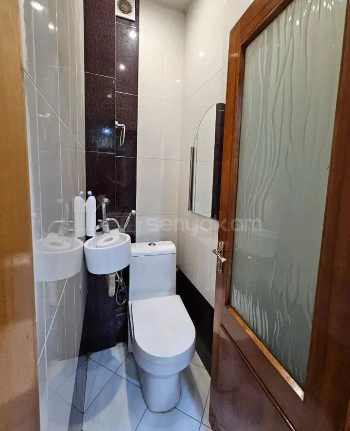 4 Սենյականոց Բնակարան Քարե Շենքում, 88քմ, 2/5 հարկ, Կապիտալ Վերանորոգված
