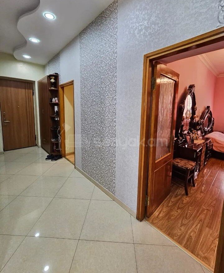 4 Սենյականոց Բնակարան Քարե Շենքում, 88քմ, 2/5 հարկ, Կապիտալ Վերանորոգված