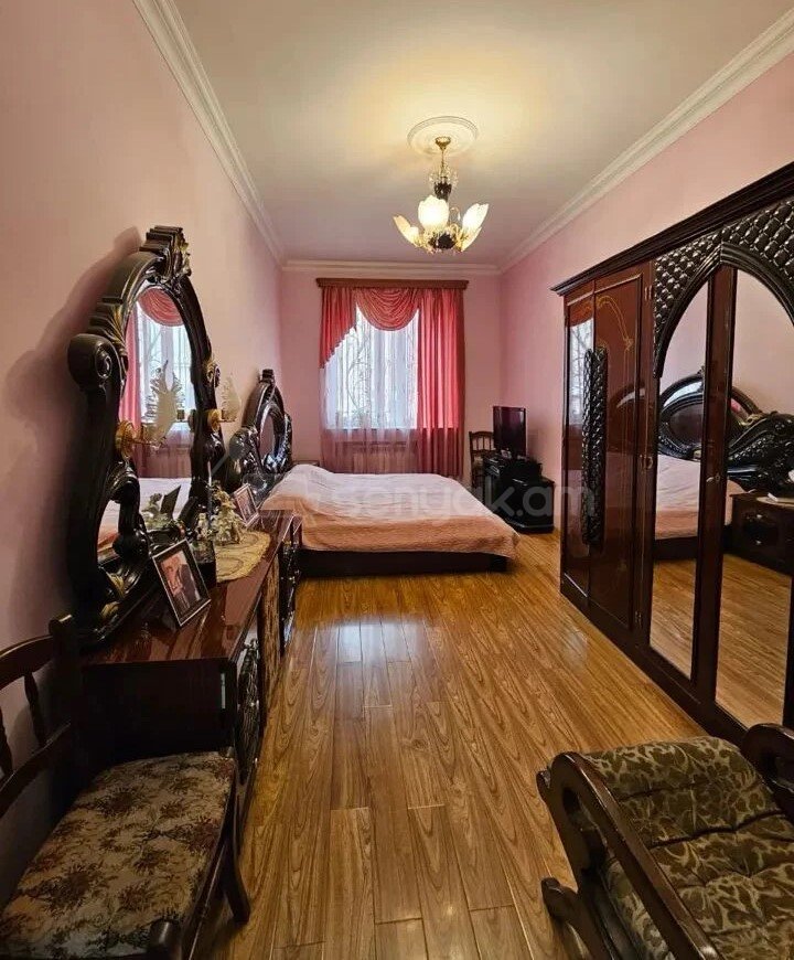 4 Սենյականոց Բնակարան Քարե Շենքում, 88քմ, 2/5 հարկ, Կապիտալ Վերանորոգված
