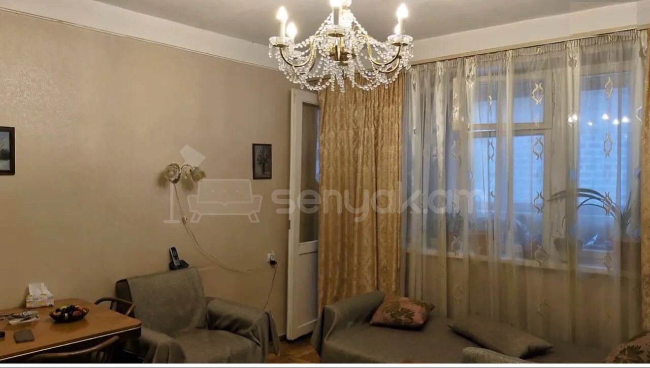 3 Սենյականոց Բնակարան Քարե Շենքում, 65քմ, 4/5 հարկ, Նորմալ Վիճակում