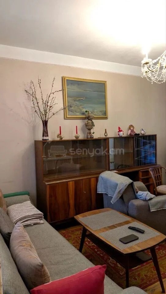 3 Սենյականոց Բնակարան Քարե Շենքում, 65քմ, 4/5 հարկ, Նորմալ Վիճակում