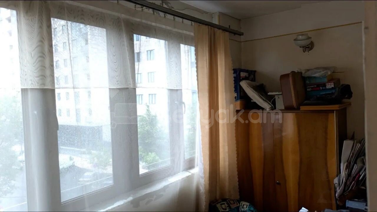 3 Սենյականոց Բնակարան Քարե Շենքում, 65քմ, 4/5 հարկ, Նորմալ Վիճակում