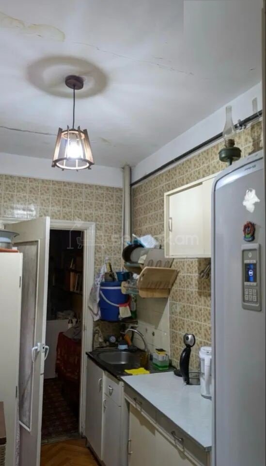 3 Սենյականոց Բնակարան Քարե Շենքում, 65քմ, 4/5 հարկ, Նորմալ Վիճակում
