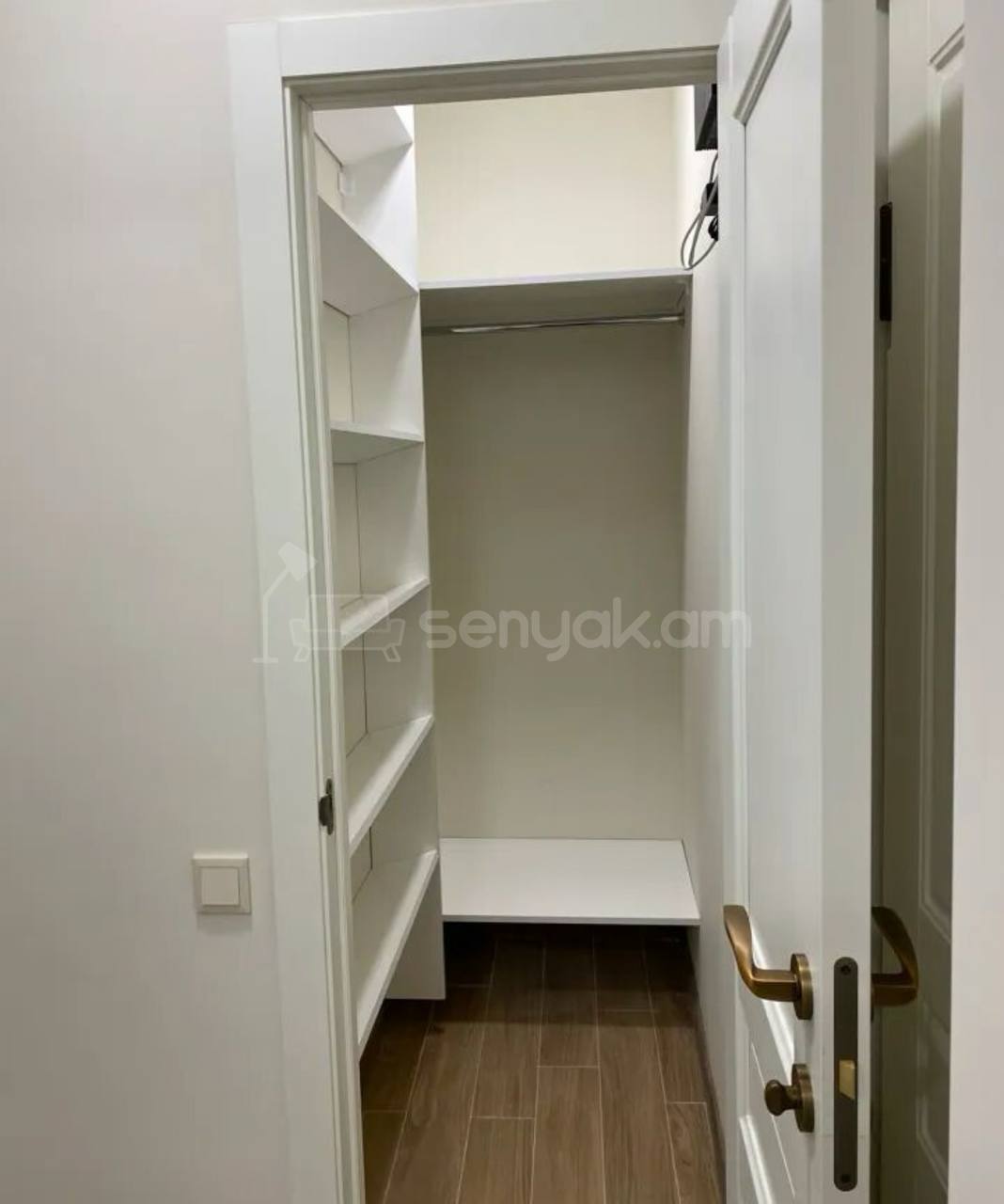 3 Սենյականոց Բնակարան Քարե Շենքում, 65քմ, 1/5 հարկ, Կապիտալ Վերանորոգված