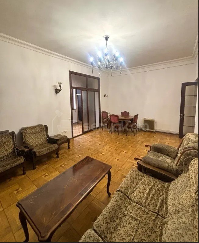 3 Սենյականոց Բնակարան Քարե Շենքում, 70քմ, 3/4 հարկ, Կապիտալ Վերանորոգված, Կահավորված