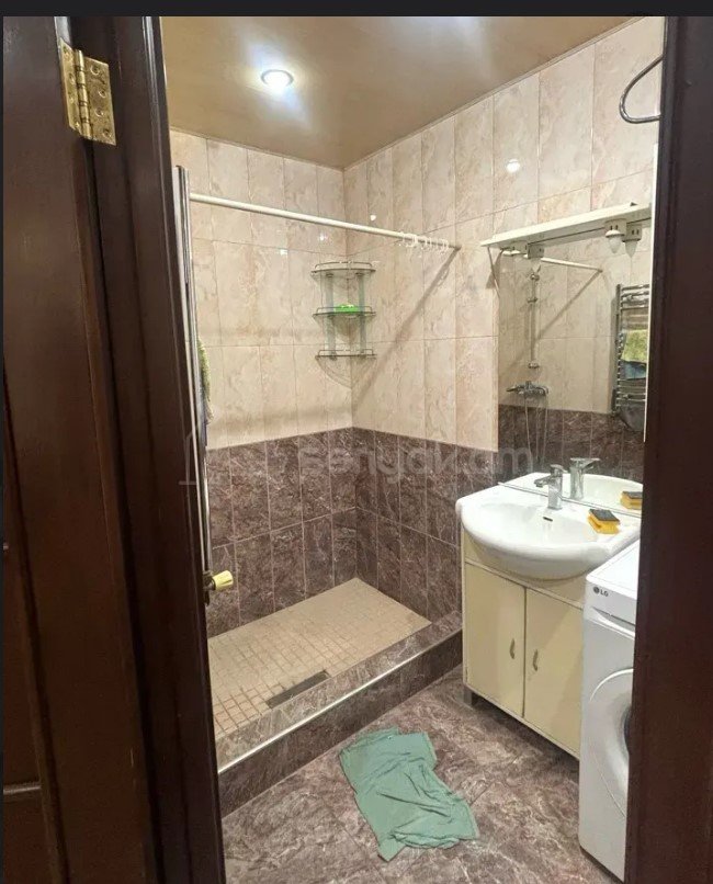 3 Սենյականոց Բնակարան Քարե Շենքում, 70քմ, 3/4 հարկ, Կապիտալ Վերանորոգված, Կահավորված