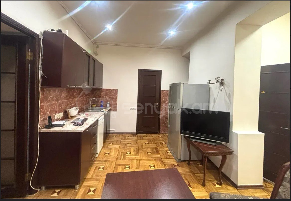 3 Սենյականոց Բնակարան Քարե Շենքում, 70քմ, 3/4 հարկ, Կապիտալ Վերանորոգված, Կահավորված