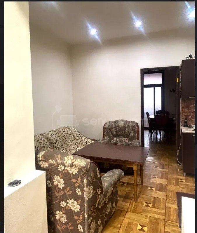 3 Սենյականոց Բնակարան Քարե Շենքում, 70քմ, 3/4 հարկ, Կապիտալ Վերանորոգված, Կահավորված