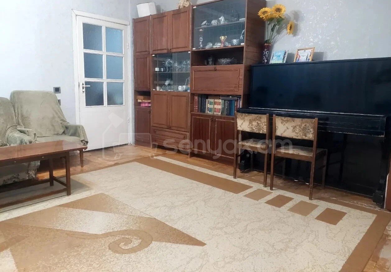 3 Սենյականոց Բնակարան, 82քմ, 7/14 հարկ, Նորմալ Վիճակում