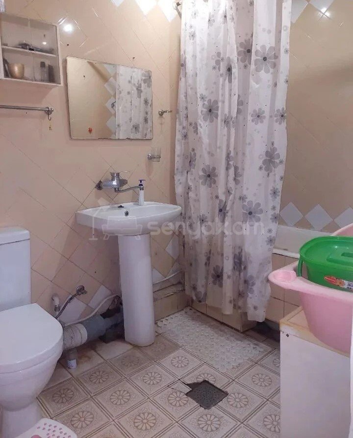 3 Սենյականոց Բնակարան, 82քմ, 7/14 հարկ, Նորմալ Վիճակում