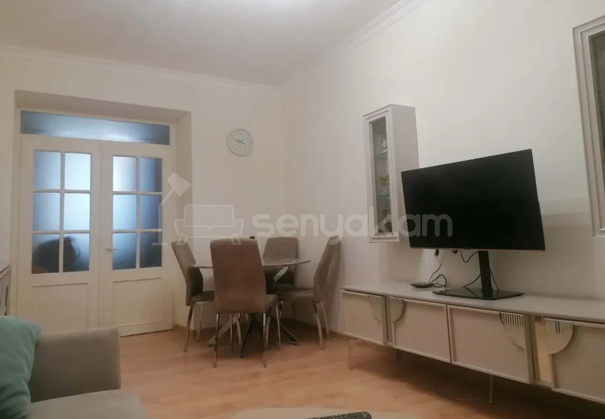 2 Սենյականոց Բնակարան Քարե Շենքում, 57քմ, 5/5 հարկ, Կապիտալ Վերանորոգված