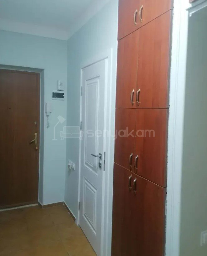 2 Սենյականոց Բնակարան Քարե Շենքում, 57քմ, 5/5 հարկ, Կապիտալ Վերանորոգված