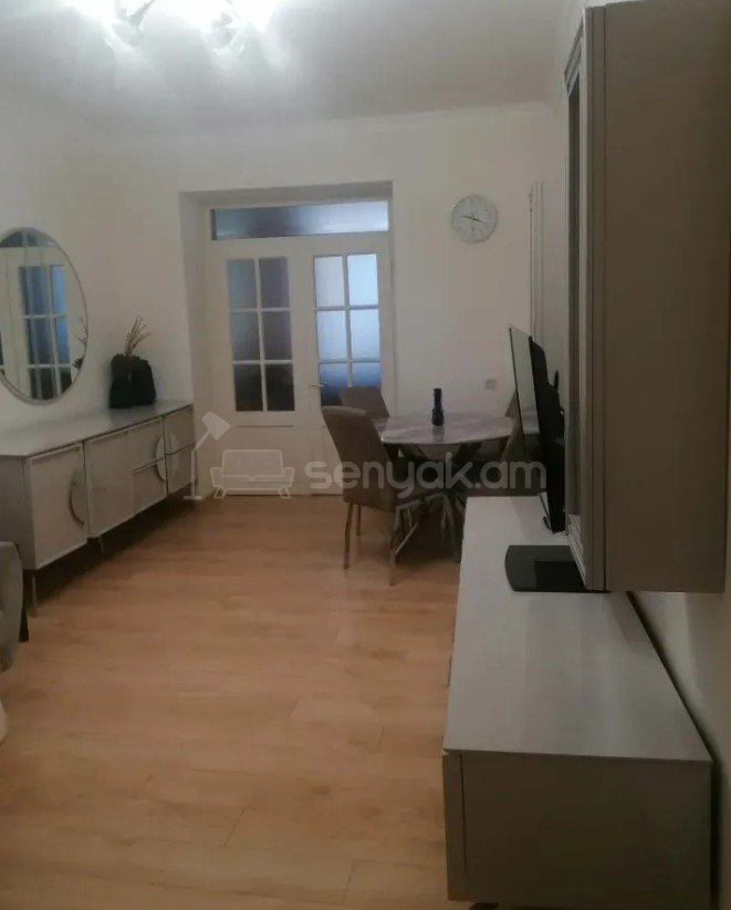 2 Սենյականոց Բնակարան Քարե Շենքում, 57քմ, 5/5 հարկ, Կապիտալ Վերանորոգված