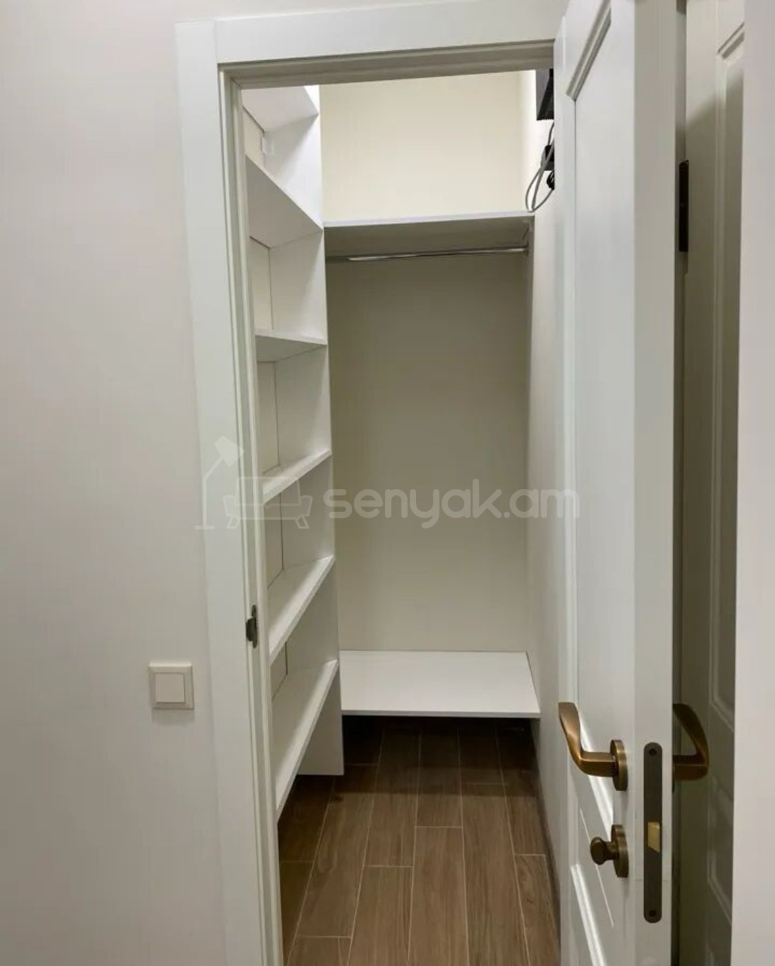 3 Սենյականոց Բնակարան Քարե Շենքում, 65քմ, 1/5 հարկ, Կապիտալ Վերանորոգված