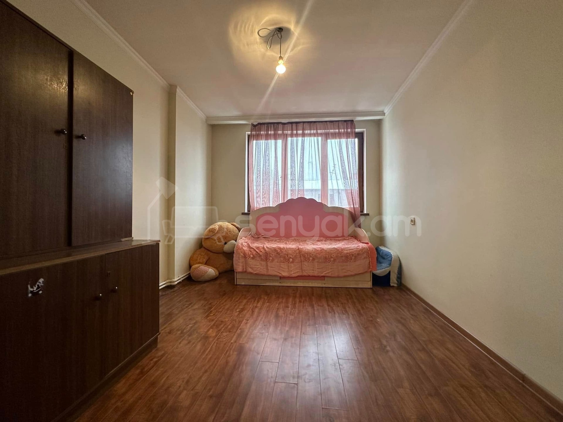 3 Սենյականոց Բնակարան Քարե Շենքում, 75քմ, 4/5 հարկ, Նորմալ Վիճակում