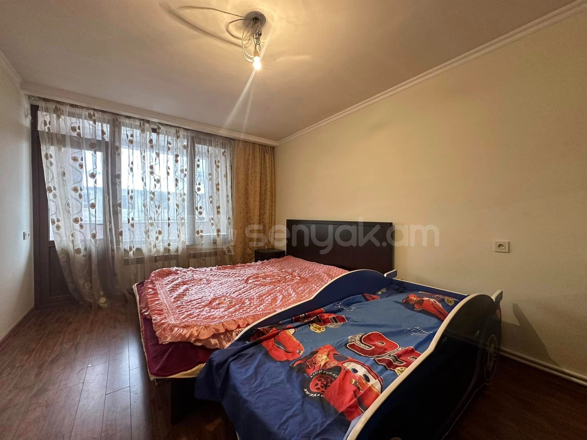 3 Սենյականոց Բնակարան Քարե Շենքում, 75քմ, 4/5 հարկ, Նորմալ Վիճակում
