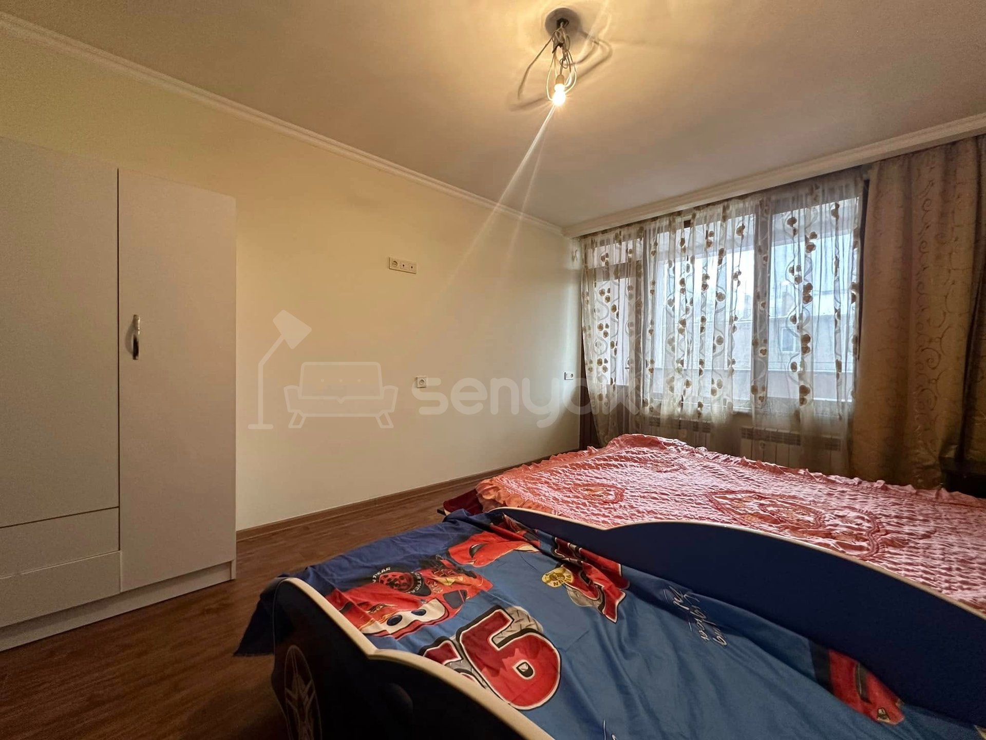 3 Սենյականոց Բնակարան Քարե Շենքում, 75քմ, 4/5 հարկ, Նորմալ Վիճակում