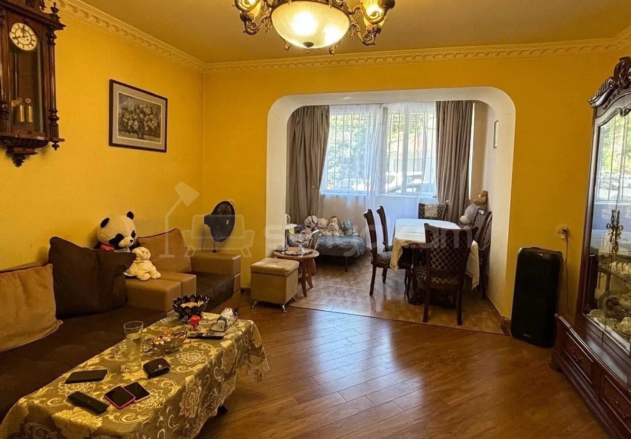 3 Սենյականոց Բնակարան Քարե Շենքում, 90քմ, 2/5 հարկ, Կոսմետիկ Վերանորոգված