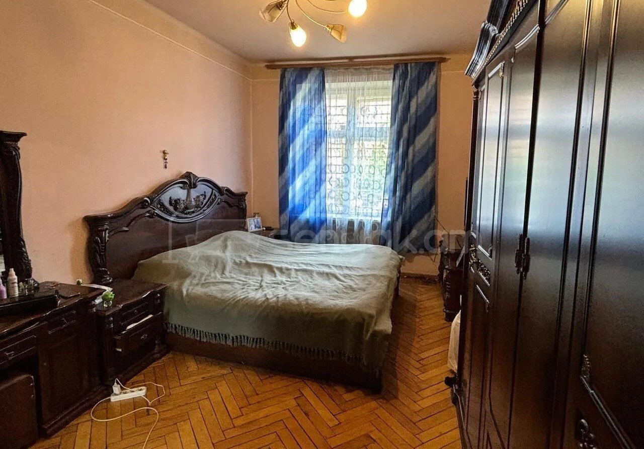 3 Սենյականոց Բնակարան Քարե Շենքում, 90քմ, 2/5 հարկ, Կոսմետիկ Վերանորոգված