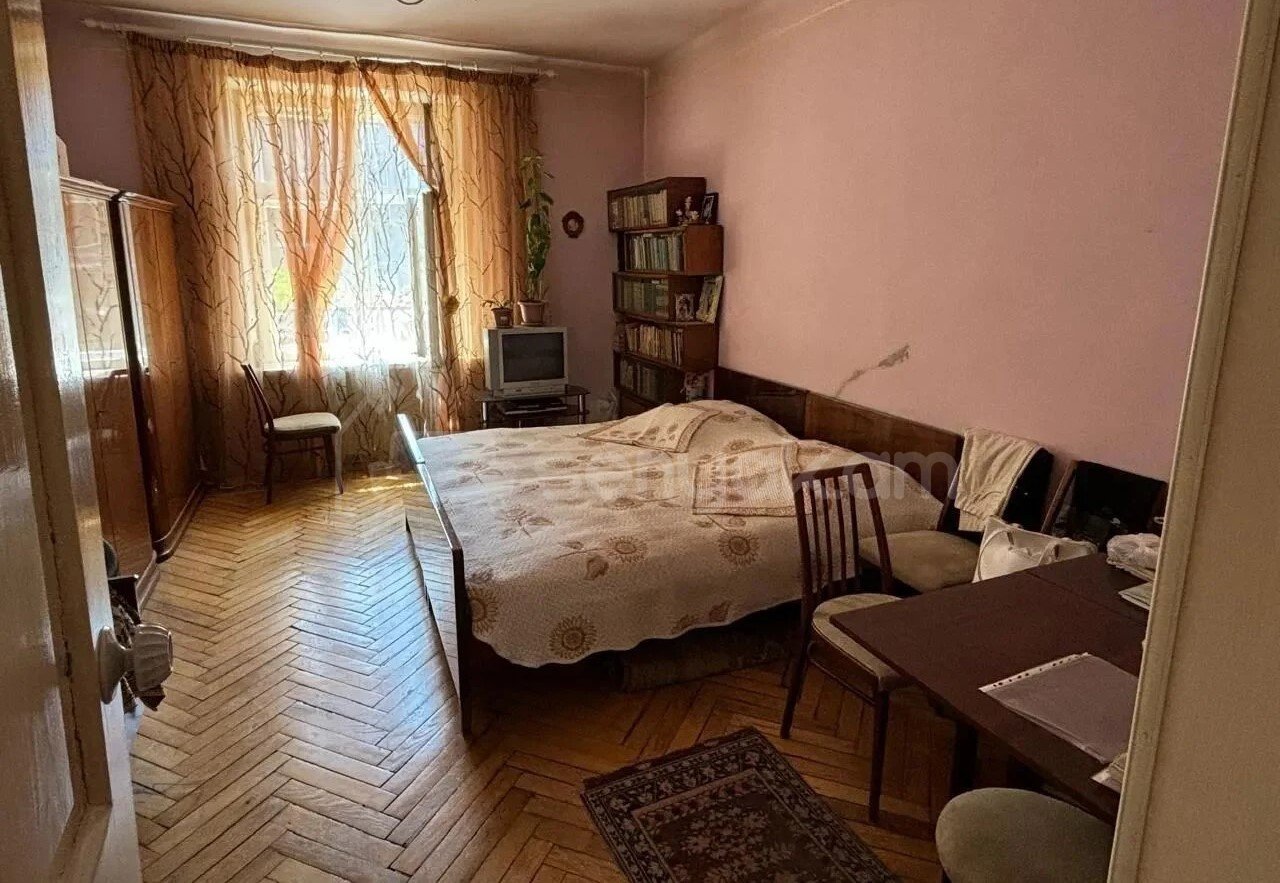3 Սենյականոց Բնակարան Քարե Շենքում, 90քմ, 2/5 հարկ, Կոսմետիկ Վերանորոգված