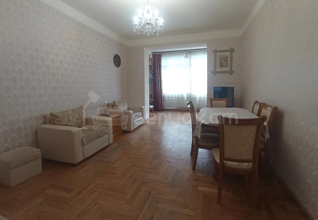 3 Սենյականոց Բնակարան Քարե Շենքում, 100քմ, 2/6 հարկ, Նորմալ Վիճակում