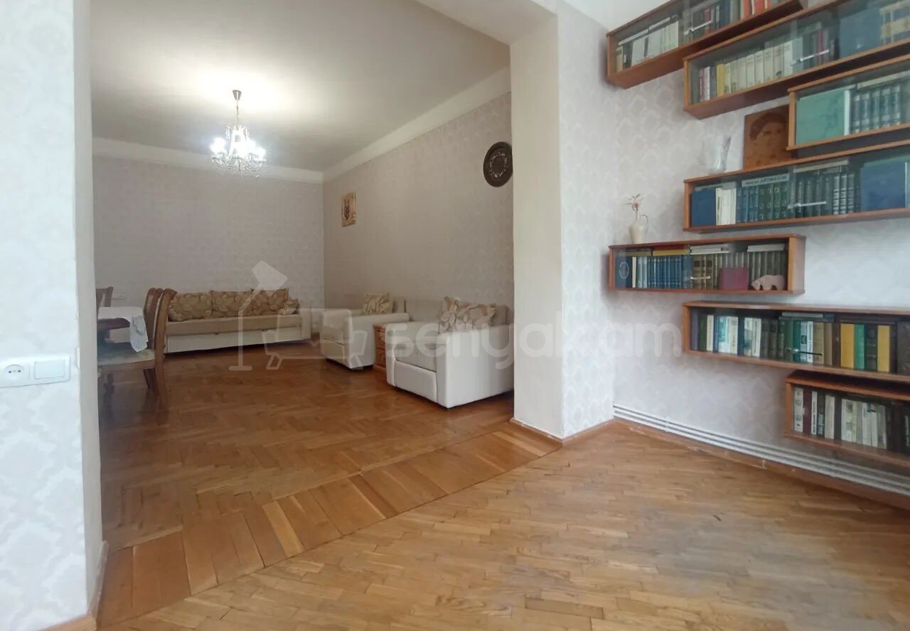 3 Սենյականոց Բնակարան Քարե Շենքում, 100քմ, 2/6 հարկ, Նորմալ Վիճակում
