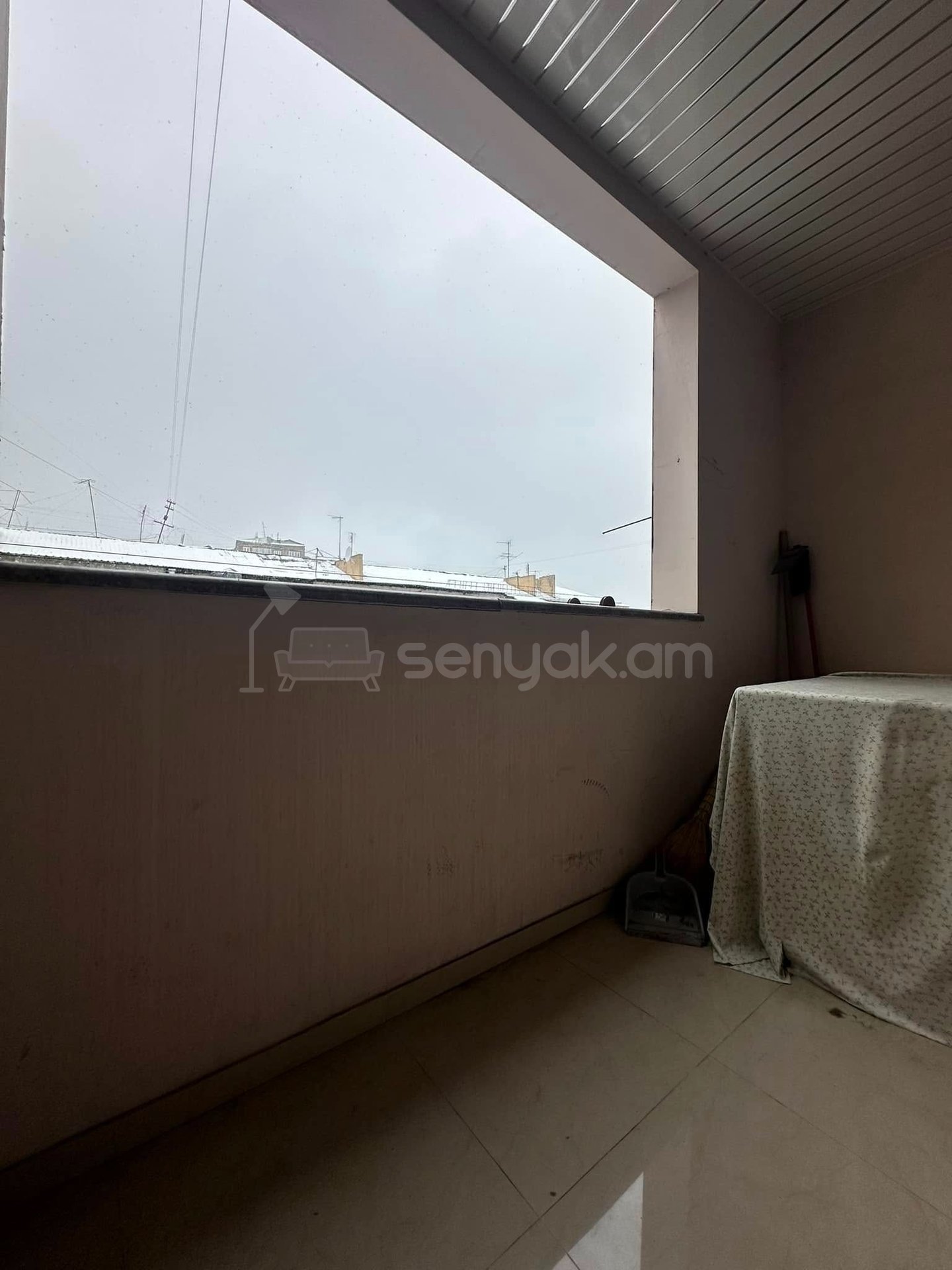 3 Սենյականոց Բնակարան Քարե Շենքում, 75քմ, 4/5 հարկ, Նորմալ Վիճակում