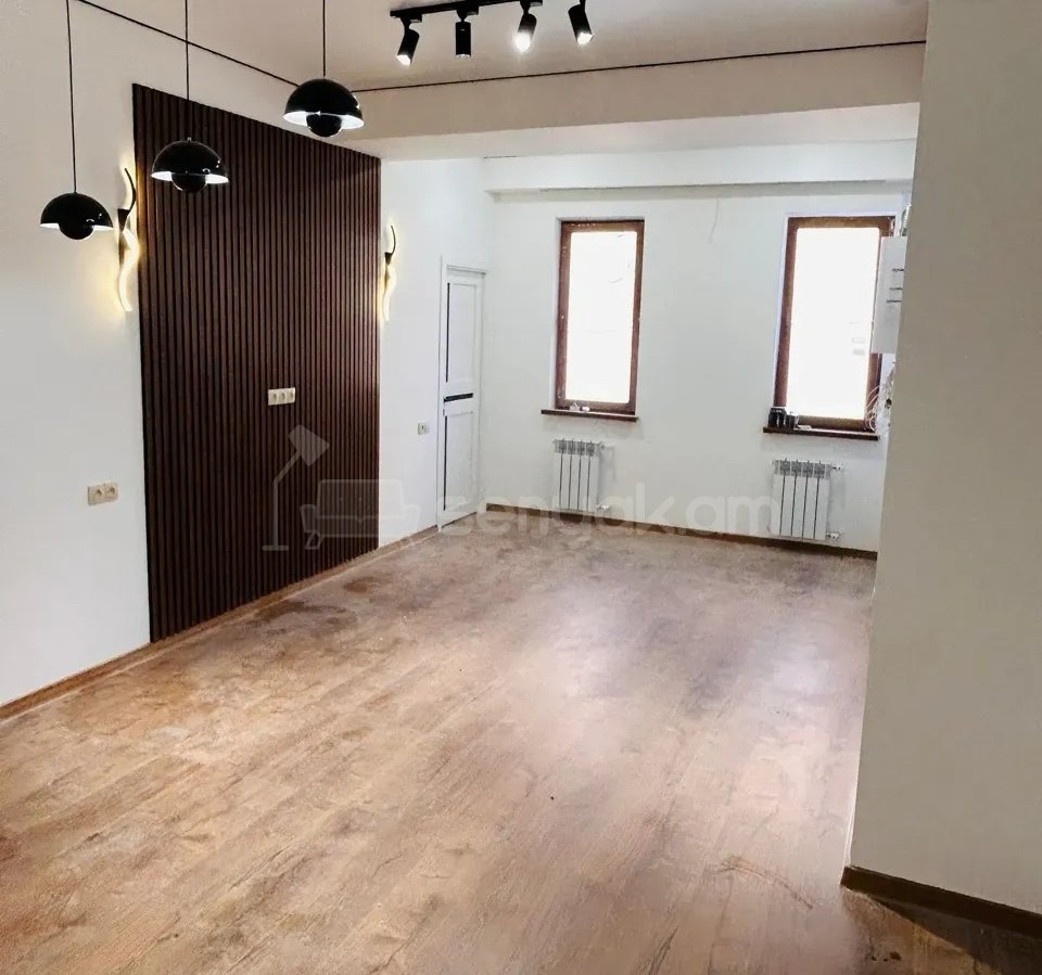 2 Սենյականոց Բնակարան Քարե Շենքում, 46քմ, 2/5 հարկ, Կապիտալ Վերանորոգված