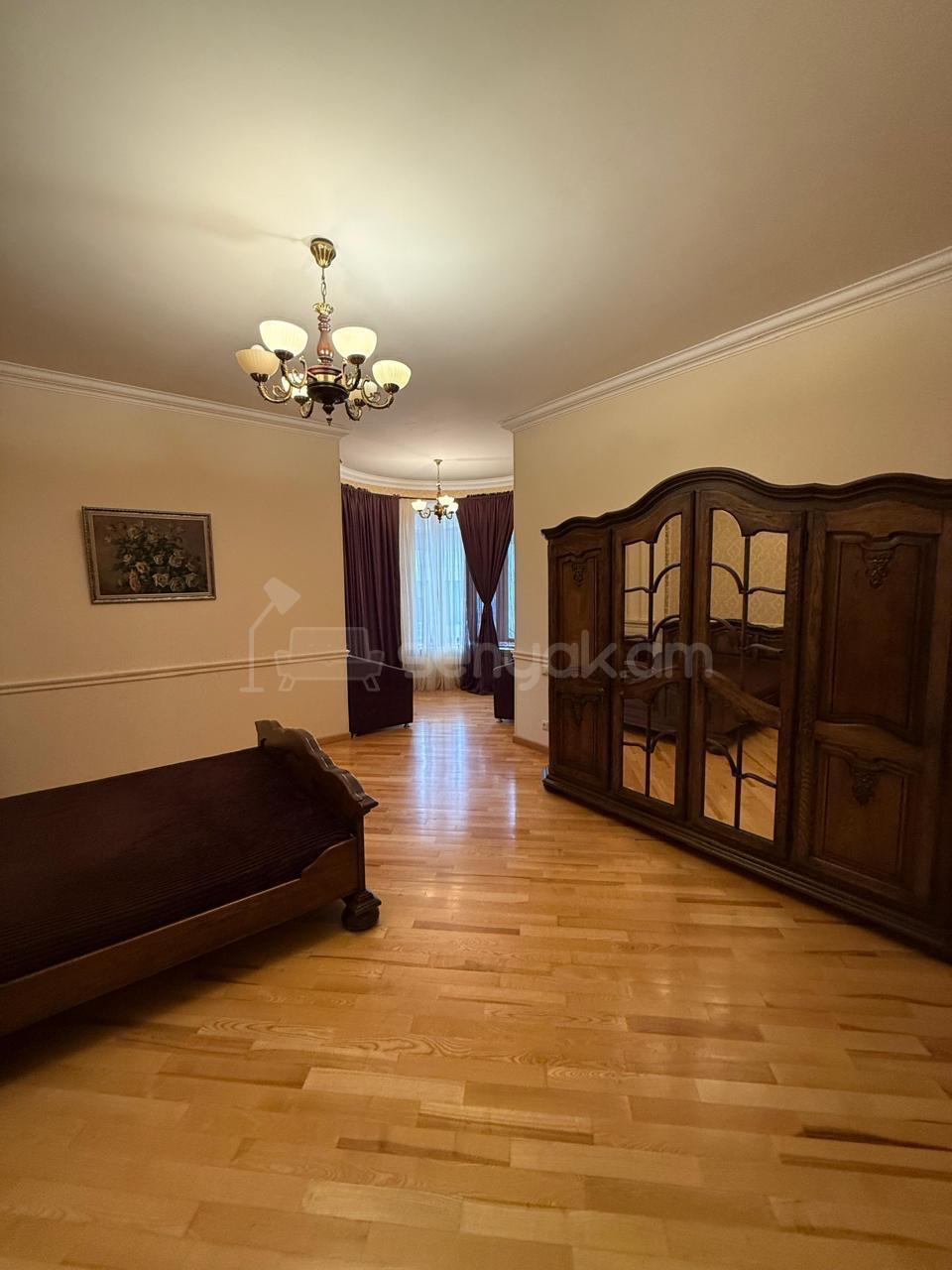 8 Սենյականոց Շքեղ Առանձնատուն, 480քմ, Լողավազանով
