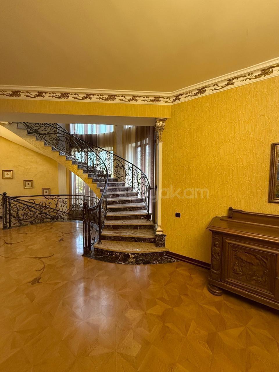 8 Սենյականոց Շքեղ Առանձնատուն, 480քմ, Լողավազանով